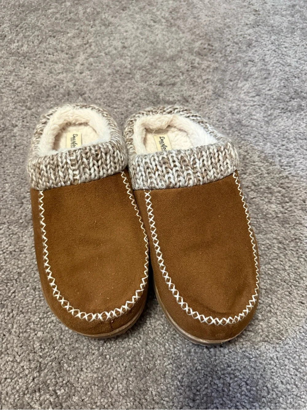 Dearfoams Brown slippers with white zigzag stitching, worn Size XL US 11-12